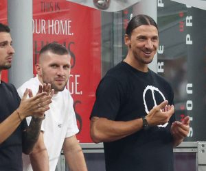 epa10157965 AC Milan's forward Zlatan Ibrahimovic (R) and AC Milan's forward Ante Rebic (2R) celebrate followig  the Italian Serie A soccer match between AC Milan and FC Inter Milan at Giuseppe Meazza stadium in Milan, Italy, 03 September 2022.  EPA/ROBERTO BREGANI