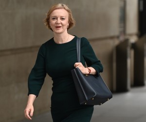 epa10158911 Britain's Foreign Secretary Liz Truss arrives at BBC Broadcasting House in London, Britain, 04 September 2022. Liz Truss and Rishi Sunak are the final two candidates in the race to be next Conservative Party leader and UK Prime Minister. The ballot among party members closed on 02 September with the winner to be announced on 05 September.  EPA/NEIL HALL