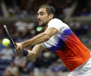 epa10162958 Marin Cilic of Croatia in action against Carlos Alcaraz of Spain, during their fourth round match at the US Open Tennis Championships at the USTA National Tennis Center in Flushing Meadows, New York, USA, 05 September 2022. The US Open runs from 29 August through 11 September.  EPA/JASON SZENES