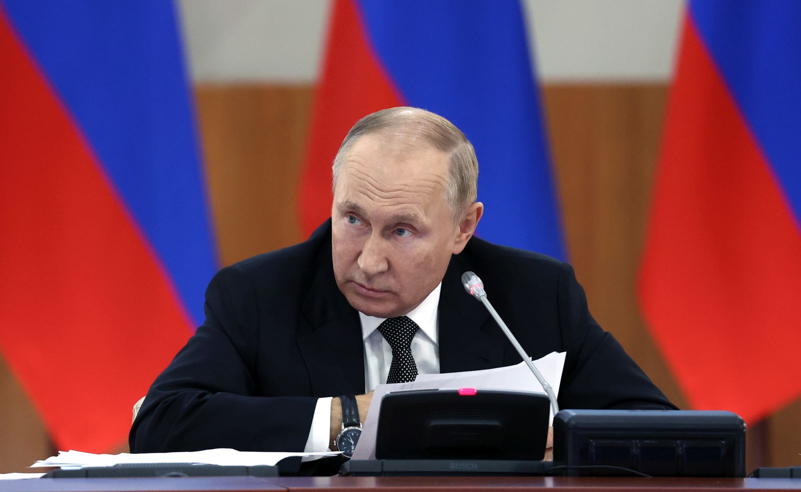 epa10164173 Russian President Vladimir Putin chairs a meeting of the State Council Presidium on the development of the national tourism industry at the Far Eastern Federal University, in Vladivostok, Russia, 06 September 2022.  EPA/VALERIY SHARIFULIN / SPUTNIK / KREMLIN POOL MANDATORY CREDIT