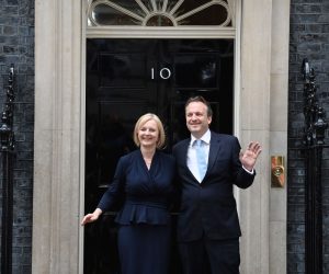 epa10164766 Britain's new Prime Minister Liz Truss with her husband Hugh O'Leary at Downing Street, London, Britain 06 September 2022. Truss has taken over as Prime Minister after travelling to Balmoral to see Queen Elizabeth II where she was invited to form a new government.  EPA/NEIL HALL