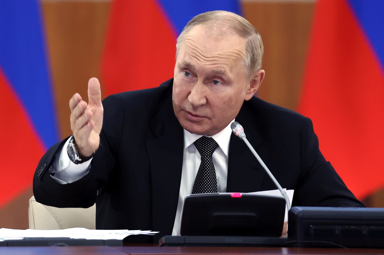 epa10164304 Russian President Vladimir Putin chairs a meeting of the State Council Presidium on the development of the national tourism industry at the Far Eastern Federal University, in Vladivostok, Russia, 06 September 2022.  EPA/VALERIY SHARIFULIN / SPUTNIK / KREMLIN POOL MANDATORY CREDIT