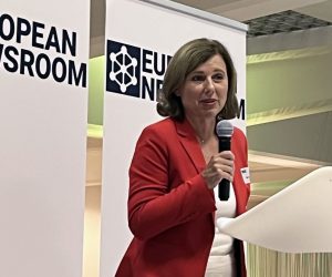 Bruxelles, 6.9.2022.- Zajednièku Europsku redakciju (ENR) 18 novinskih agencija, projekt u kojem sudjeluje i Hina, slubeno je otvorena u Bruxellesu. ENR je pokrenut s ciljem promicanja suradnje i razmjene iskustava izmeðu dopisnika agencija koje sudjeluju u projektu. Na slici potpredsjednica Europske komisije Vera Jourova.  
foto HINA/ Slavko VUKADIN/ ua