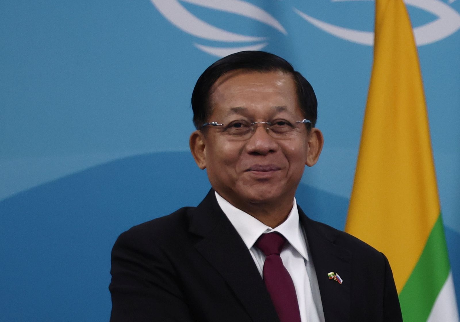 epa10166145 Russian President Vladimir Putin (R) shakes hands with Myanmar's Prime Minister Min Aung Hlaing, during a meeting on the sidelines of the 2022 Eastern Economic Forum (EEF) in Vladivostok, Russia, 07 September 2022.  EPA/VALERIY SHARIFULIN / KREMLIN POOL MANDATORY CREDIT