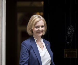 epa10166745 Britain's Prime Minister Liz Truss departs her official residence at 10 Downing Street to appear at her first Prime Minister's Questions at Parliament in London, Britain, 07 September 2022.  Truss will face questions in the Houses of Parliament for the first time since becoming Britain's Prime Minister on 06 September.  EPA/TOLGA AKMEN