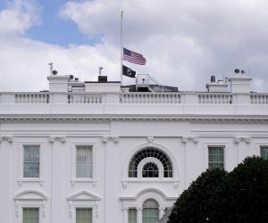 epa10171286 The United States national flag flies at half-staff over the White House by proclamation of US President Joe Biden, to honor the late Queen Elizabeth II of Britain following her death, in Washington, DC, USA, 08 September 2022. According to a statement issued by Buckingham Palace on 08 September 2022, Britain's Queen Elizabeth II has died at her Scottish estate, Balmoral Castle, on 08 September 2022. The 96-year-old Queen was the longest-reigning monarch in British history.  EPA/MICHAEL REYNOLDS