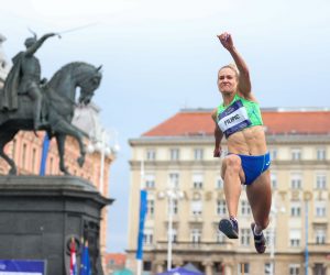 Zagreb, 09.09.2022 - Natjecanje troskokašica u sklopu atletskog mitinga u Zagrebu Hanžekovićev memorijal na Trgu bana Jelačića. Na slici Neja Filipić iz Slovenije.
foto HINA/ Damir SENČAR/ ds