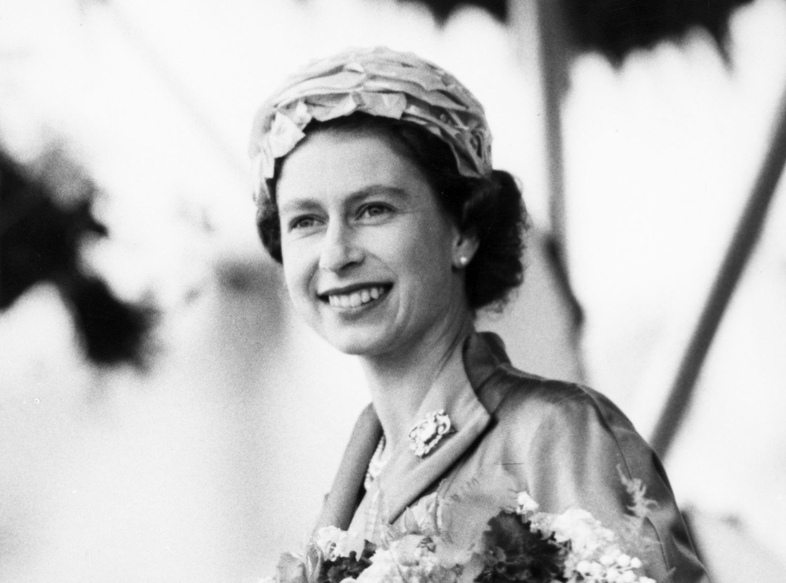 epa10173377 (FILE) - Britain's Queen Elizabeth II pays a visit to the Channel Islands on 27 July 1957. Britain's Queen Elizabeth II died at her Scottish estate on 08 September 2022. The 96-year-old Queen was the longest-reigning monarch in British history.  EPA/STR   EDITORIAL USE ONLY/NO SALES/NO ARCHIVES