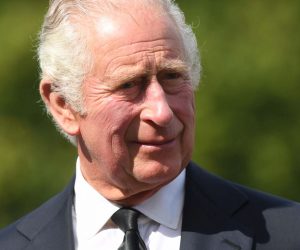 epa10173442 Britain's King Charles III arrives at Buckingham Palace in London, Britain, 09 September 2022. Britain's Queen Elizabeth II died at her Scottish estate, Balmoral Castle, on 08 September 2022. King Charles became King on the death of his mother and will be known as King Charles III.  EPA/NEIL HALL