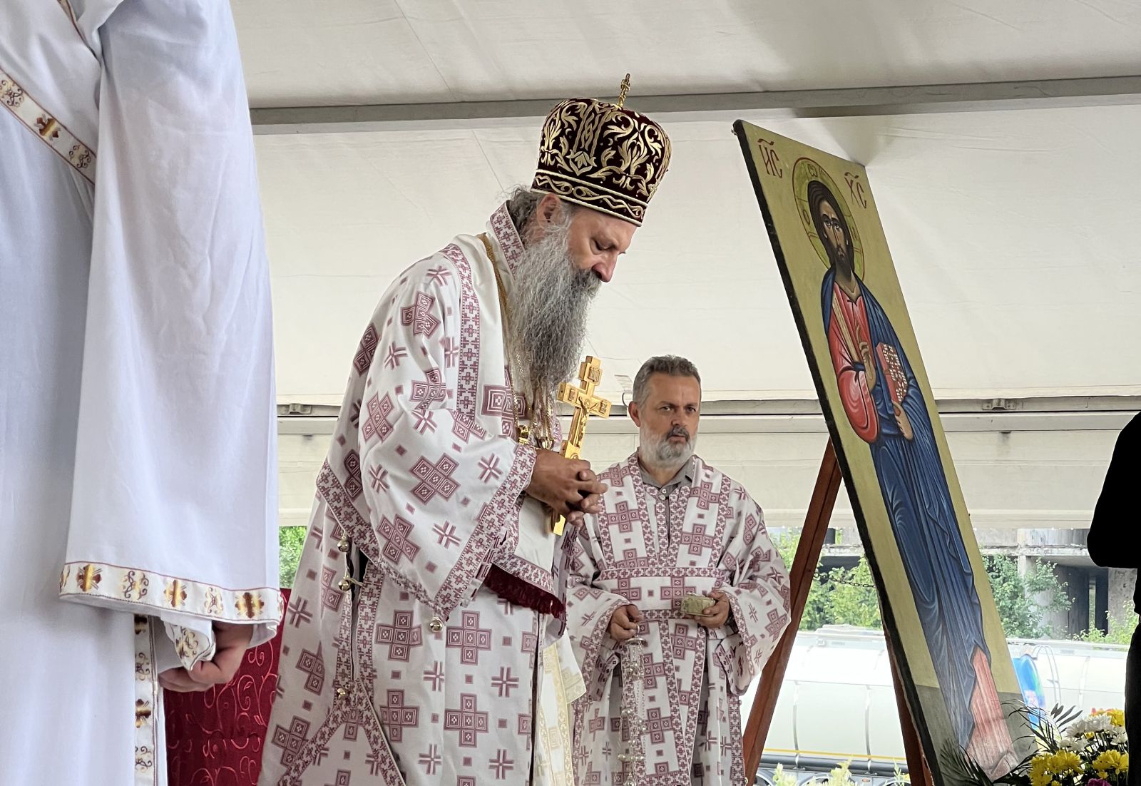 Jasenovac, 10.09.2022.  - Patrijarh srpski Porfirije predvodio je liturgiju. U pitanju je događaj kojeg tradicionalno organizira Eparhija slavonska SPC-a pod nazivom "Dani Svetih novomučenika jasenovačkih". foto HINA/ Srpsko narodno vijeće / ml