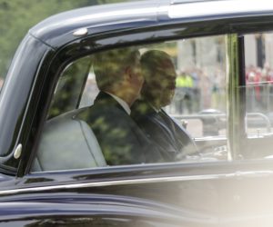 epa10175374 Britain's King Charles III (R) arrives at Buckingham Palace in London, Britain, 10 September 2022. Britain's Queen Elizabeth II died at her Scottish estate, Balmoral Castle, on 08 September 2022. The 96-year-old Queen was the longest-reigning monarch in British history. King Charles III has been formally announced as the new sovereign during a meeting of the Accession Council.  EPA/OLIVIER HOSLET