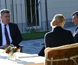 Ljubljana, 11.09.2022. - Predsjednik Republike Zoran Milanović i slovenski predsjednik Borut Pahor, kao supredsjedatelji sastanka na vrhu Procesa Brdo-Brijuni, održali su večeras u Ljubljani radni sastanak. Predsjednici Milanović i Pahor razgovarali su o temama koje će se naći na dnevnom redu sutrašnjeg sastanka koji se održava u Brdu kod Kranja. foto HINA/ Ured predsjednika Republike Hrvatske/ Filip Glas/ ml