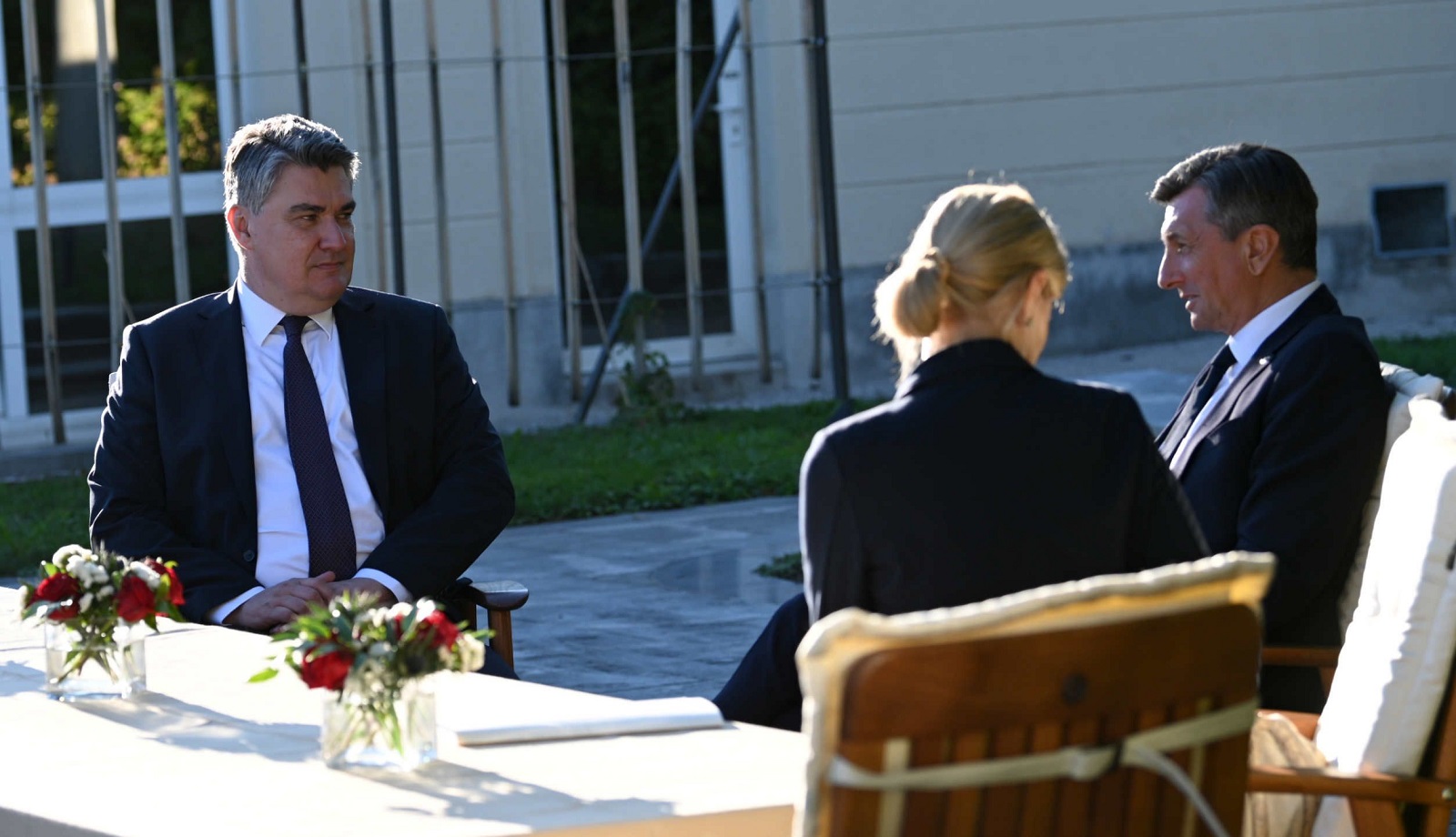 Ljubljana, 11.09.2022. - Predsjednik Republike Zoran Milanović i slovenski predsjednik Borut Pahor, kao supredsjedatelji sastanka na vrhu Procesa Brdo-Brijuni, održali su večeras u Ljubljani radni sastanak. Predsjednici Milanović i Pahor razgovarali su o temama koje će se naći na dnevnom redu sutrašnjeg sastanka koji se održava u Brdu kod Kranja. foto HINA/ Ured predsjednika Republike Hrvatske/ Filip Glas/ ml