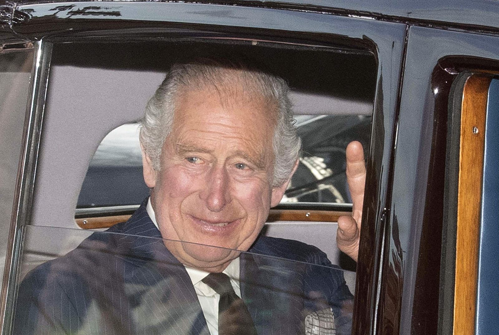 epa10178133 Britain's King Charles III leaves Buckingham Palace in London, Britain, 11 September 2022. King Charles III was announced as the new sovereign during a meeting of the Accession Council on 10 September following the death of Britain's Queen Elizabeth II at her Scottish estate on 08 September.  EPA/NEIL HALL