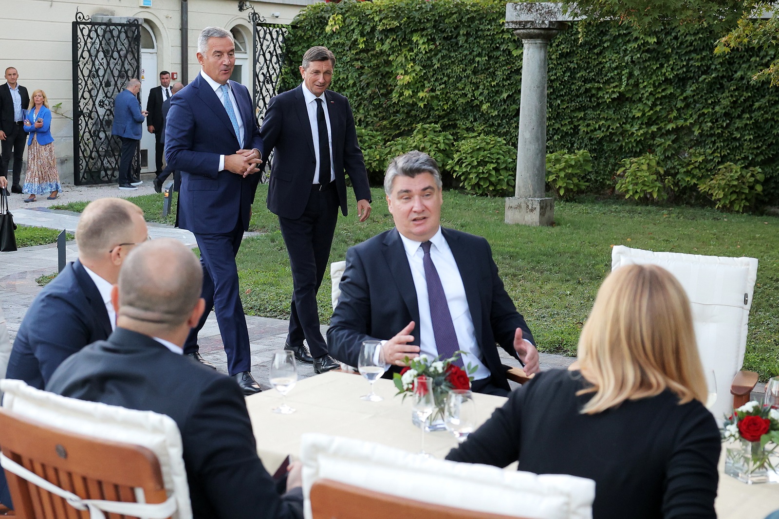 Ljubljana, 11.09.2022. - Dolasci izaslanstava summita inicijative Brdo-Brijuni u Vilu Podrožnik. Na fotografiji predsjednik Republike Hrvatske Zoran Milanović, predsjednik Republike Slovenije Borut Pahor. foto HINA/ STA/ Daniel Novakovic/ ml