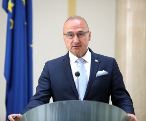Zagreb, 12.09.2022.-  Izjave nakon sastanka ministra vanjskih i europskih poslova Gordana Grlića Radmana i kolege Ranka Krivokapića. Na fotografiji Gordan Grlić-Radman.   foto HINA/ Daniel KASAP/ dk