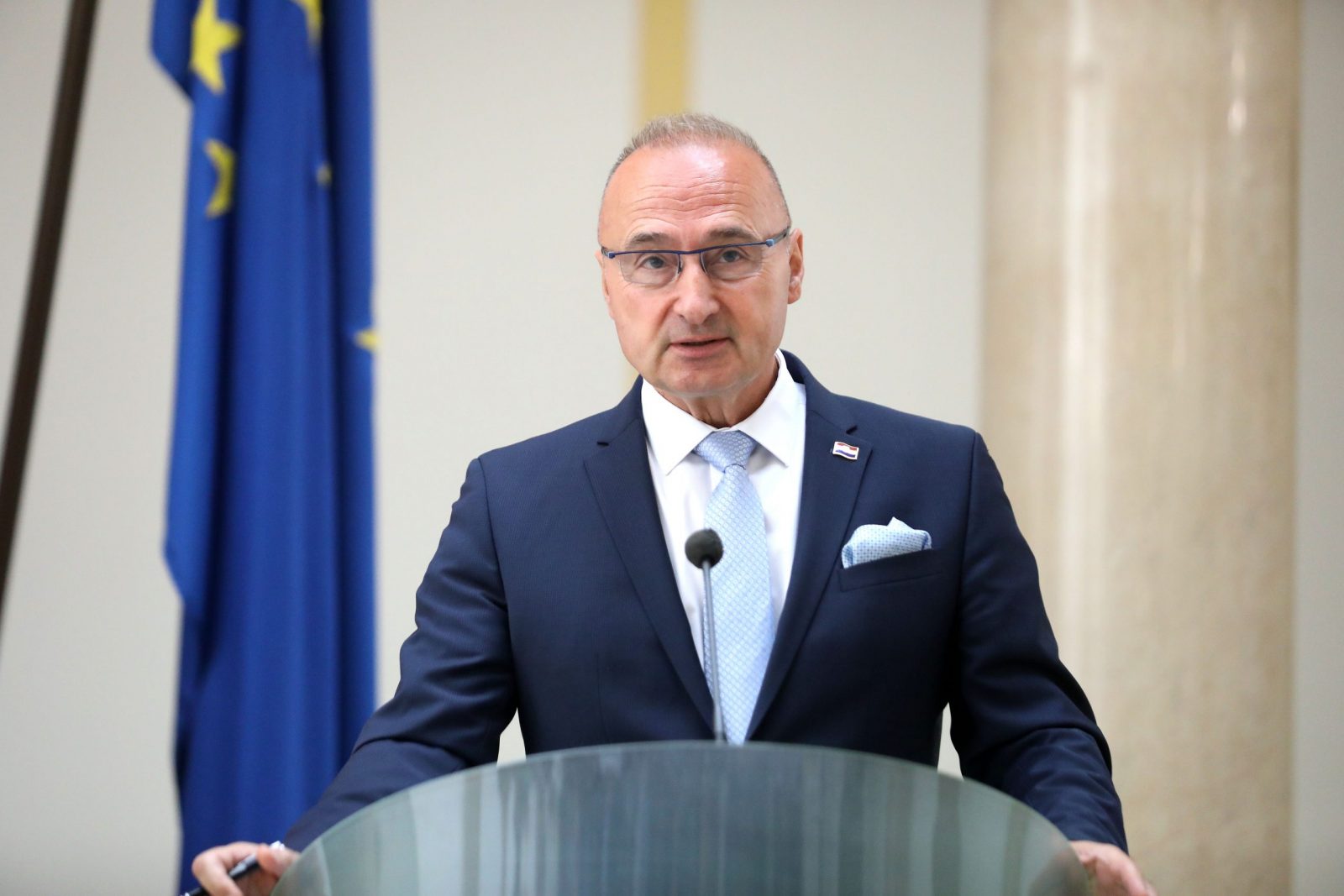 Zagreb, 12.09.2022.-  Izjave nakon sastanka ministra vanjskih i europskih poslova Gordana Grlića Radmana i kolege Ranka Krivokapića. Na fotografiji Gordan Grlić-Radman.   foto HINA/ Daniel KASAP/ dk