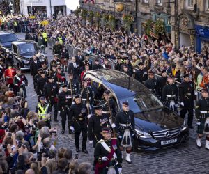 epa10179930 Members of the royal family join the procession of the coffin of Britain's Queen Elizabeth II from the Palace of Holyroodhouse to St Giles' Cathedral in Edinburgh, Scotland, Britain, 12 September 2022. Members of the public will be able to view the coffin to pay their respects for 24 hours before it is taken to London ahead of a period of lying in state.  EPA/TOLGA AKMEN