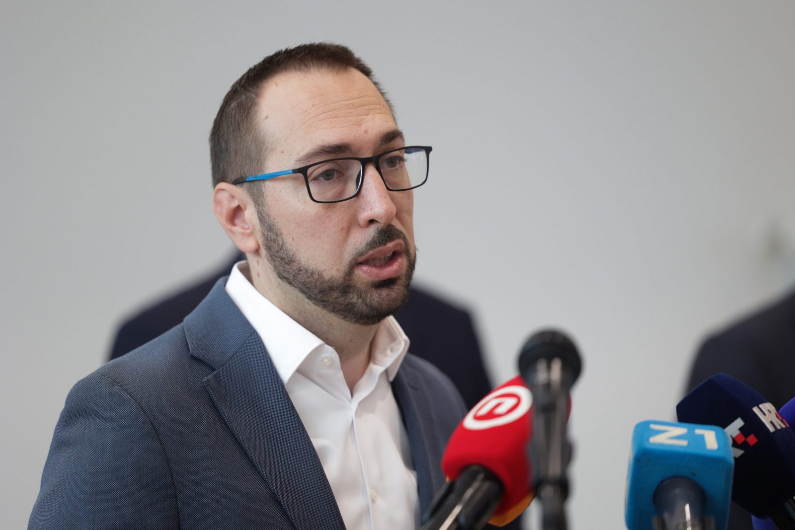 Zagreb, 13.09.2022. - U Osnovnoj školi Ksavera Šandora Gjalskog, gradonačelnik Zagreba Tomislav Tomašević i ravnatelj škole Mario Keča održali su konferenciju za medije na temu završetka radova na cjelovitoj obnovi i dogradnji škole.
Na fotografiji Tomislav Tomašević.
foto HINA/ Edvard ŠUŠAK/ es