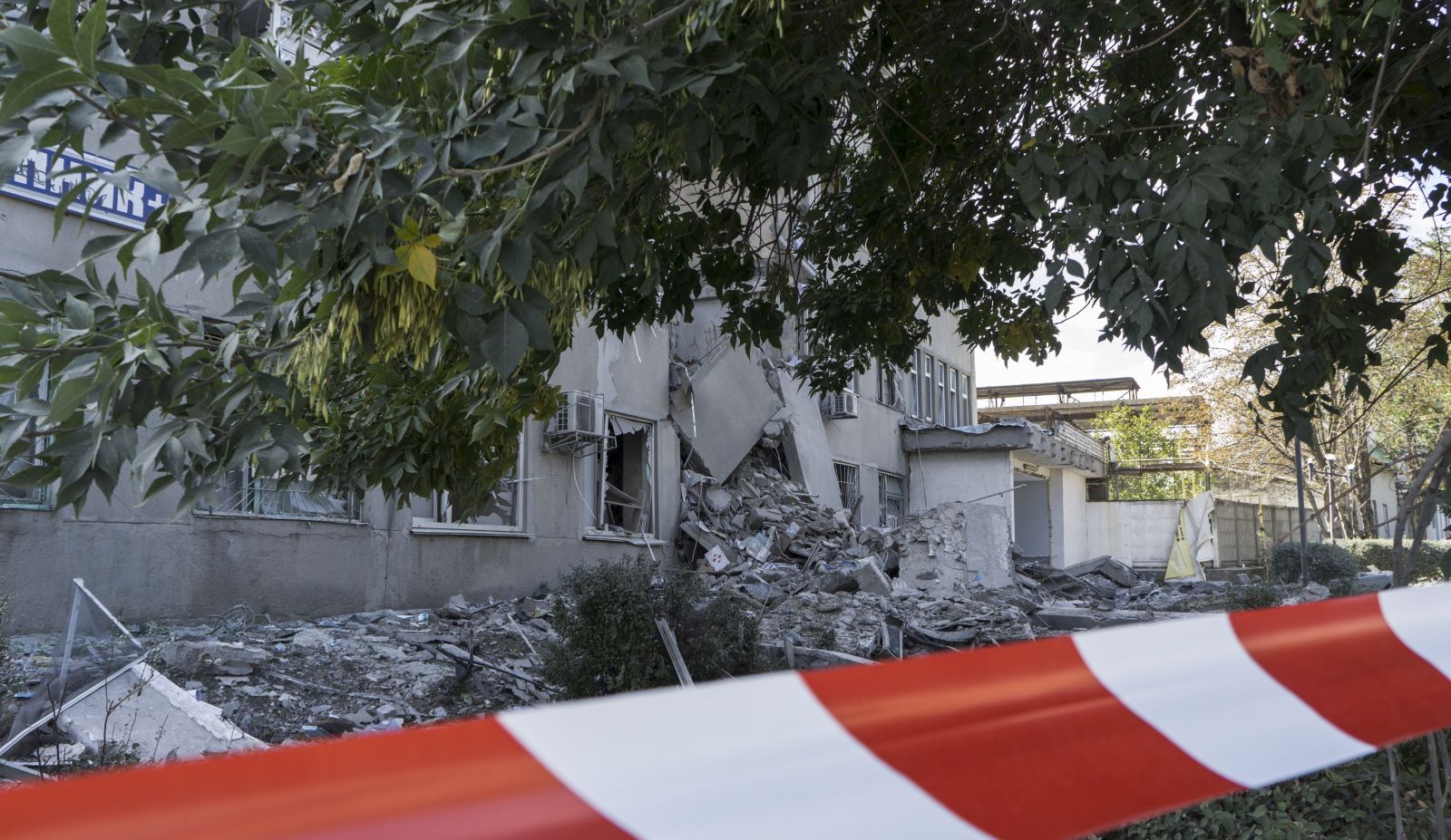 epa10183616 Exterior view on a damaged administrative building after a rocket strike in Mykolaiv, Ukraine, 14 September 2022 amid the Russian invasion. Russian troops entered Ukraine on 24 February 2022 starting a conflict that has provoked destruction and a humanitarian crisis.  EPA/OLEKSII PERK