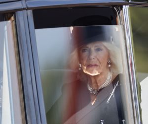 epa10183808 Britain's King Charles III (L) and Camilla, Queen Consort return to Buckingham Palace following the procession of the coffin containing the body of Britain's Queen Elizabeth II to Westminster Hall in London, Britain, 14 September 2022. After a short service, the Queen’s lying in state will begin, lasting for four days and ending on the morning of the state funeral on the 19 September.  EPA/TOLGA AKMEN