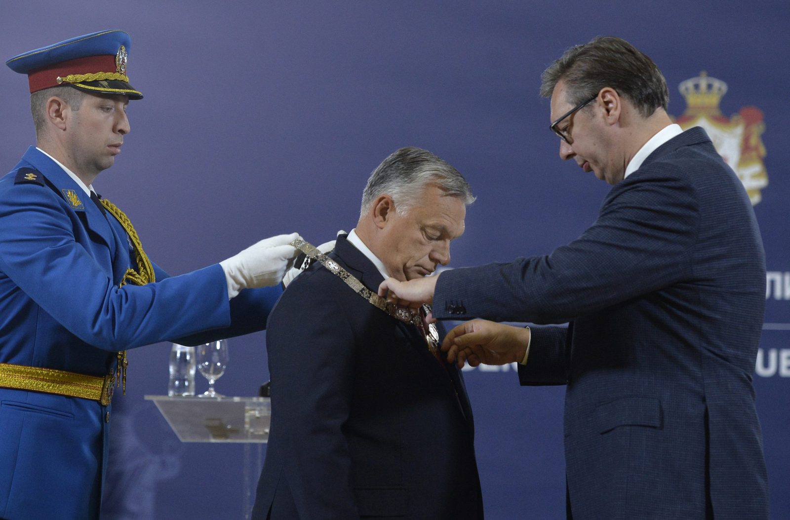 Beograd, 16.9.2022.- Maðarski premijer Viktor Orban dobio je u petak u Beogradu visoko srbijansko odlièje kojim ga je predsjednik Aleksandar Vièiæ odlikovao za zasluge u razvijanju meðusobnih odnosa i suradnje. 
foto HINA/ TANJUG/ RADE PRELIC/ ua