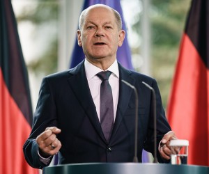 epa10187981 German Chancellor Olaf Scholz gestures during a joint press statement with German Minister for Economy and Climate Habeck and Brandenburg State Premier Woidke at the Chancellery in Berlin, Germany, 16 September 2022. German Chancellor Scholz, Minister for Economy and Climate Habeck and Brandenburg State Premier Woidke informed about a package of measures for the eastern German refinery sites and ports.  EPA/CLEMENS BILAN