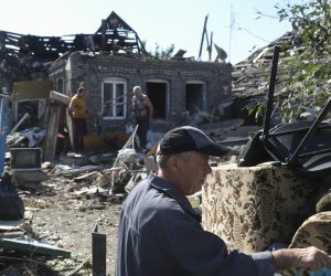 epa10189911 Locals inspect damaged private buildings after shelling in the eastern Ukrainian city of Kramatorsk, Ukraine, 17 September 2022 amid the Russian invasion. At least three persons were injured during that shelling, according to the head of the Kramatorsk City Council Oleksandr Goncharenkod. The Ukrainian army pushed Russian troops from occupied territory in the northeast of the country in a counterattack. Kharkiv and surrounding areas have been the target of heavy shelling since February 2022, when Russian troops entered Ukraine starting a conflict that has provoked destruction and a humanitarian crisis.  EPA/SERGEY SHESTAK