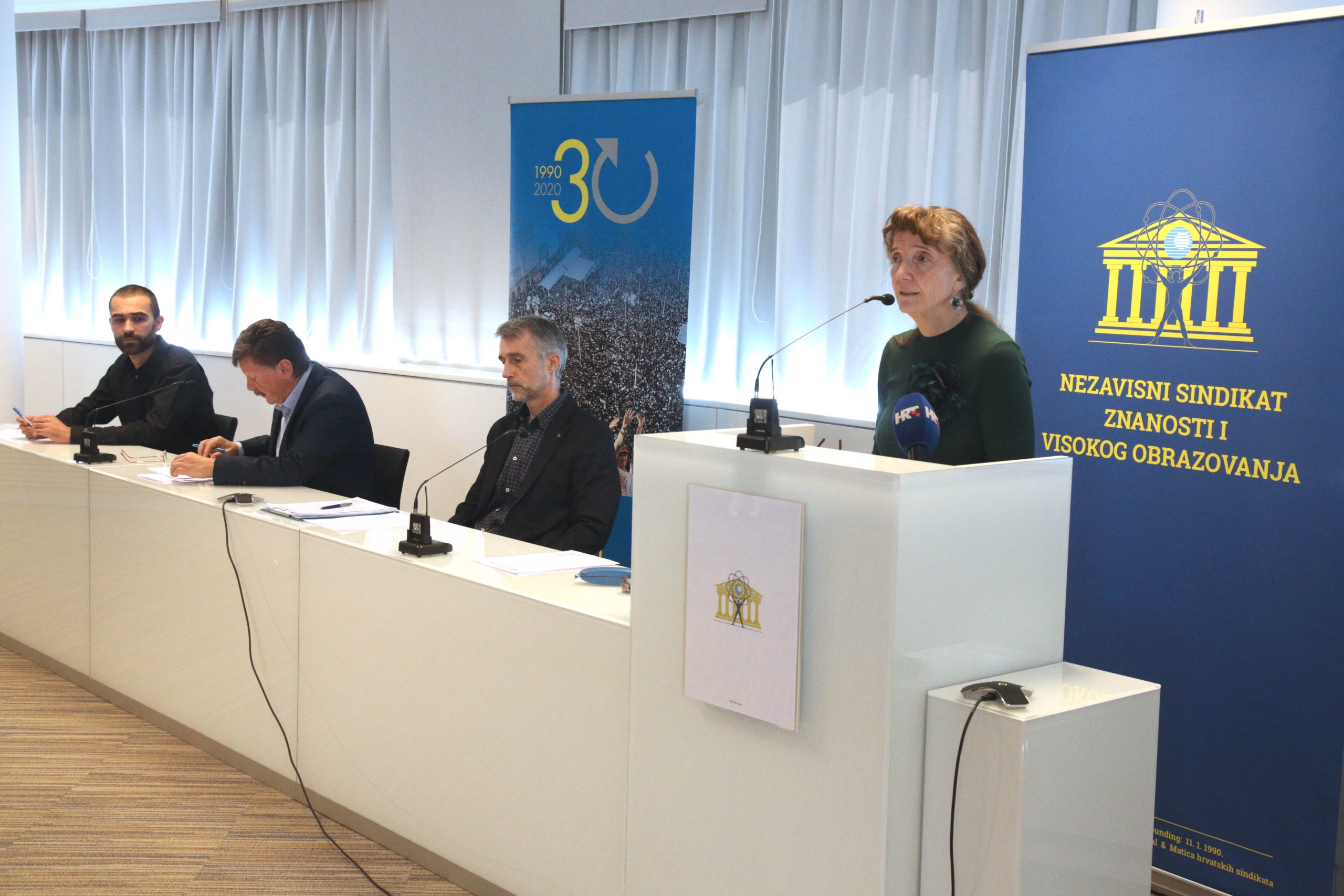 Zagreb, 20.09.2022. - Sindikat znanosti na konferenciji za medije osvrnuo se na zakonske promjene u visokom obrazovanju i znanosti s obzirom da æe u Saboru uskoro biti rasprava i usvajanje konaènog prijedloga Zakona o visokom obrazovanju i znanosti. Sindikat znanosti sudjelovao je konzultativno, tijekom izrade Zakona, a na konferenciji se govorilo to su istine i zablude o prijedlogu Zakona, njegove prednosti i slabosti te koja mjesta kritike zasluuju najveæu pozornost, a koje su kritike promaene. Govorili su (L-D) Matija Kroflin, Vilim Ribiè, Tvrtko Smital i Vesnica Garaiæ. foto HINA /Zvonimir KUHTIÆ/ kuzo