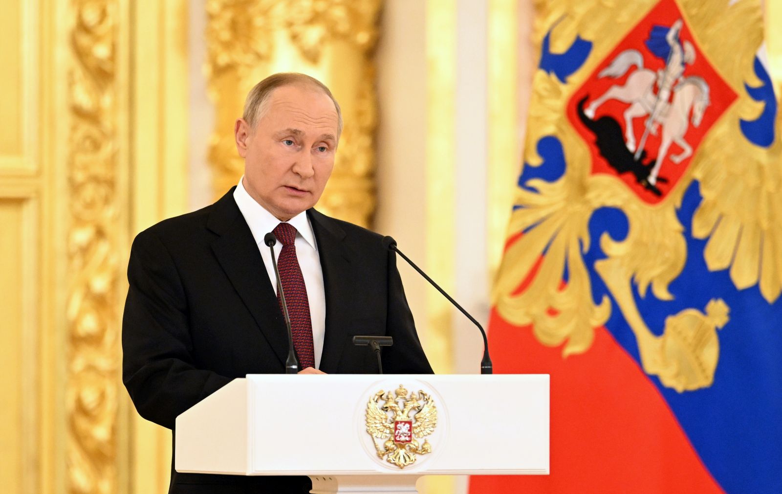 epa10194859 Russian President Vladimir Putin speaks during a ceremony to receive credentials from foreign ambassadors at the Kremlin's Alexander Hall in Moscow, Russia, 20 September 2022.  EPA/PAVEL BEDNYAKOV/SPUTNIK/KREMLIN POOL MANDATORY CREDIT