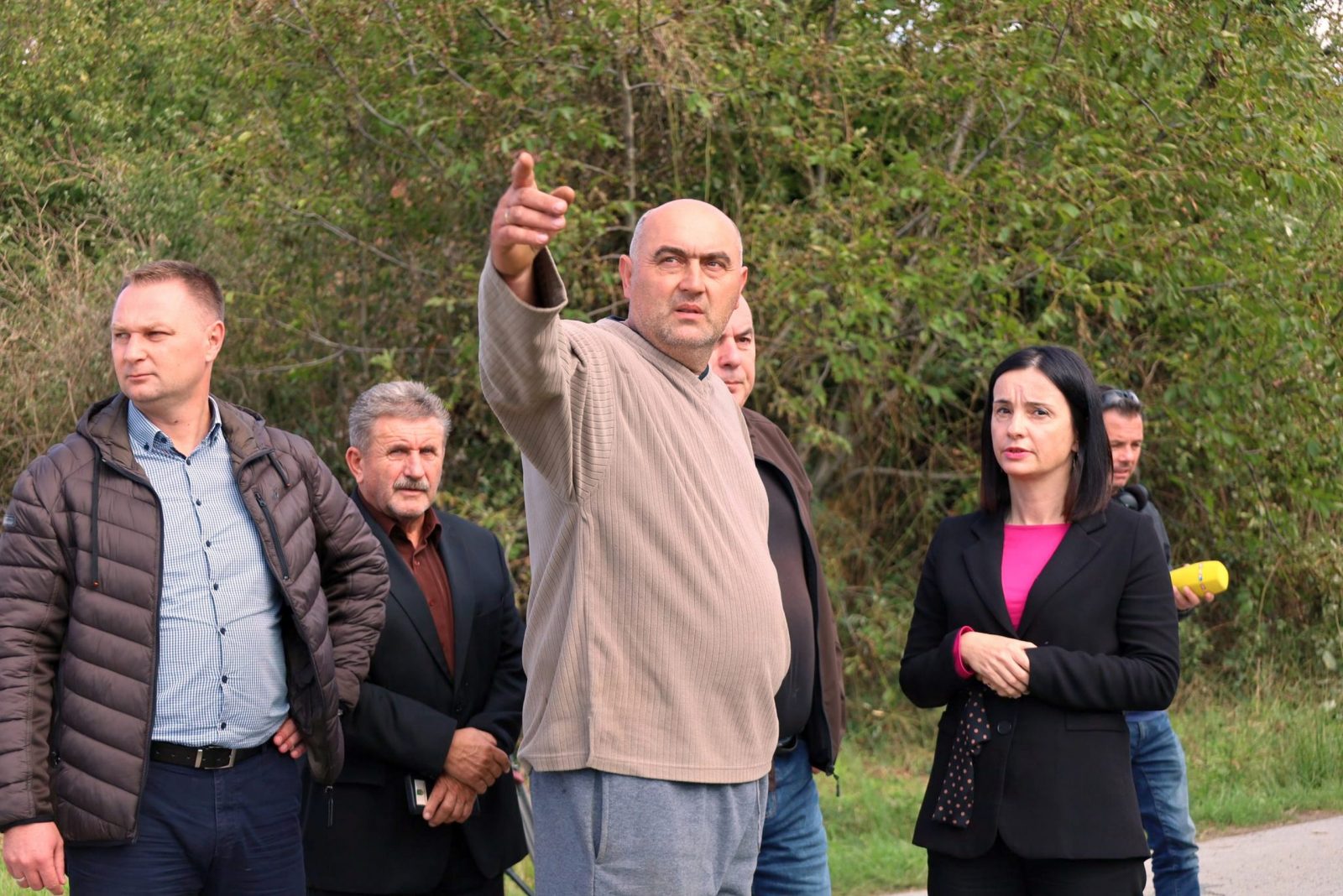 Bjelovar, 20.9.2022.- Ministrica poljoprivrede Marija Vuèkoviæ obila je u utorak sa upanom Markom Maruiæem poljoprivredna gospodarstva i ume stradale u olujnom nevremenu koje je u petak pogodilo veliki dio Bjelovarsko-bilogorske upanije te je obeæala pomoæ Vlade u sanaciji nastalih teta. 
foto HINA/ Igor KOKORU/ ua