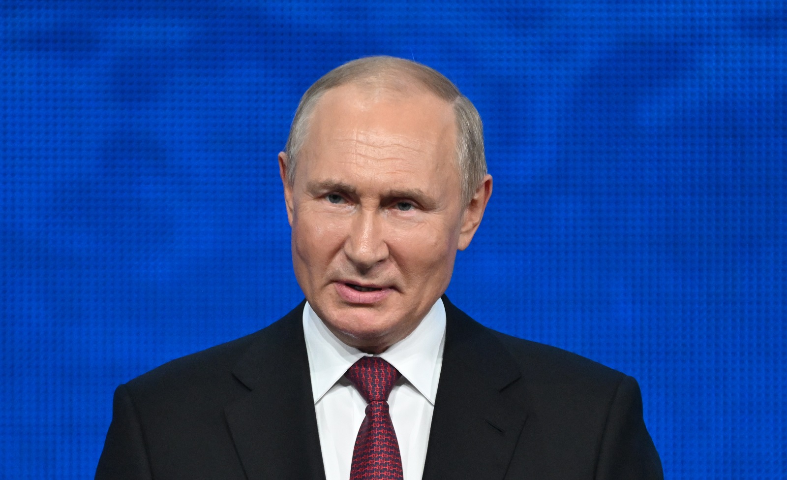 epa10195830 Russian President Vladimir Putin addresses an event marking the 100th anniversary of the republic of Adygea, Kabardino-Balkaria and Karachayevo-Circasia, at the State Kremlin Palace in Moscow, Russia, 20 September 2022.  EPA/KONSTANTIN ZAVRAZHIN / SPUTNIK / KREMLIN POOL MANDATORY CREDIT