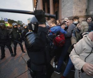 epa10197718 Russian policemen move in to detain participants of an unauthorised protest against the partial mobilisation due to the conflict in Ukraine, in central St. Petersburg, Russia, 21 September 2022. Russian President President Putin has signed a decree on partial mobilization in the Russian Federation, with mobilization activities starting on 21 September. Russian citizens who are in the reserve will be called up for military service. On 24 February 2022 Russian troops entered the Ukrainian territory in what the Russian president declared a 'Special Military Operation', starting an armed conflict that has provoked destruction and a humanitarian crisis.  EPA/ANATOLY MALTSEV