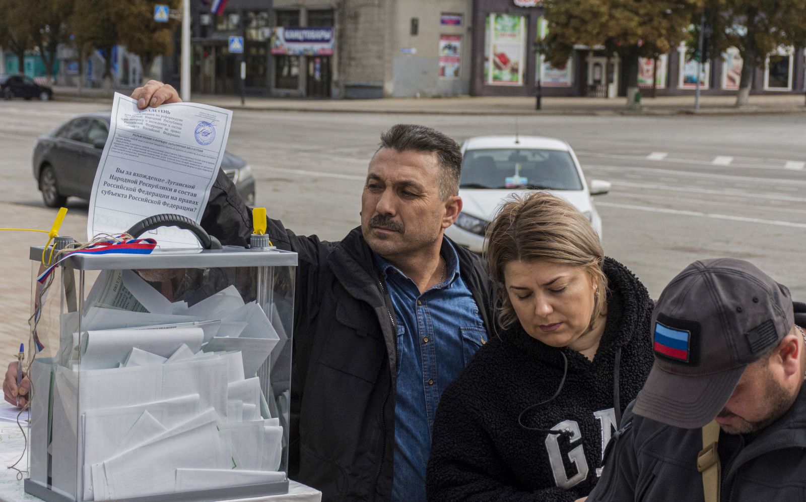 epa10203895 People take part in a referendum, at an outdoor polling station in Luhansk, eastern Ukraine, 24 September 2022. From 23 to 27 September, residents of the self-proclaimed Luhansk and Donetsk People's Republics as well as the Russian-controlled areas of the Kherson and Zaporizhzhia regions of Ukraine vote in a referendum to join the Russian Federation. On 24 February 2022 Russian troops entered the Ukrainian territory in what the Russian president declared a 'Special Military Operation', starting an armed conflict that has provoked destruction and a humanitarian crisis.   EPA/STRINGER