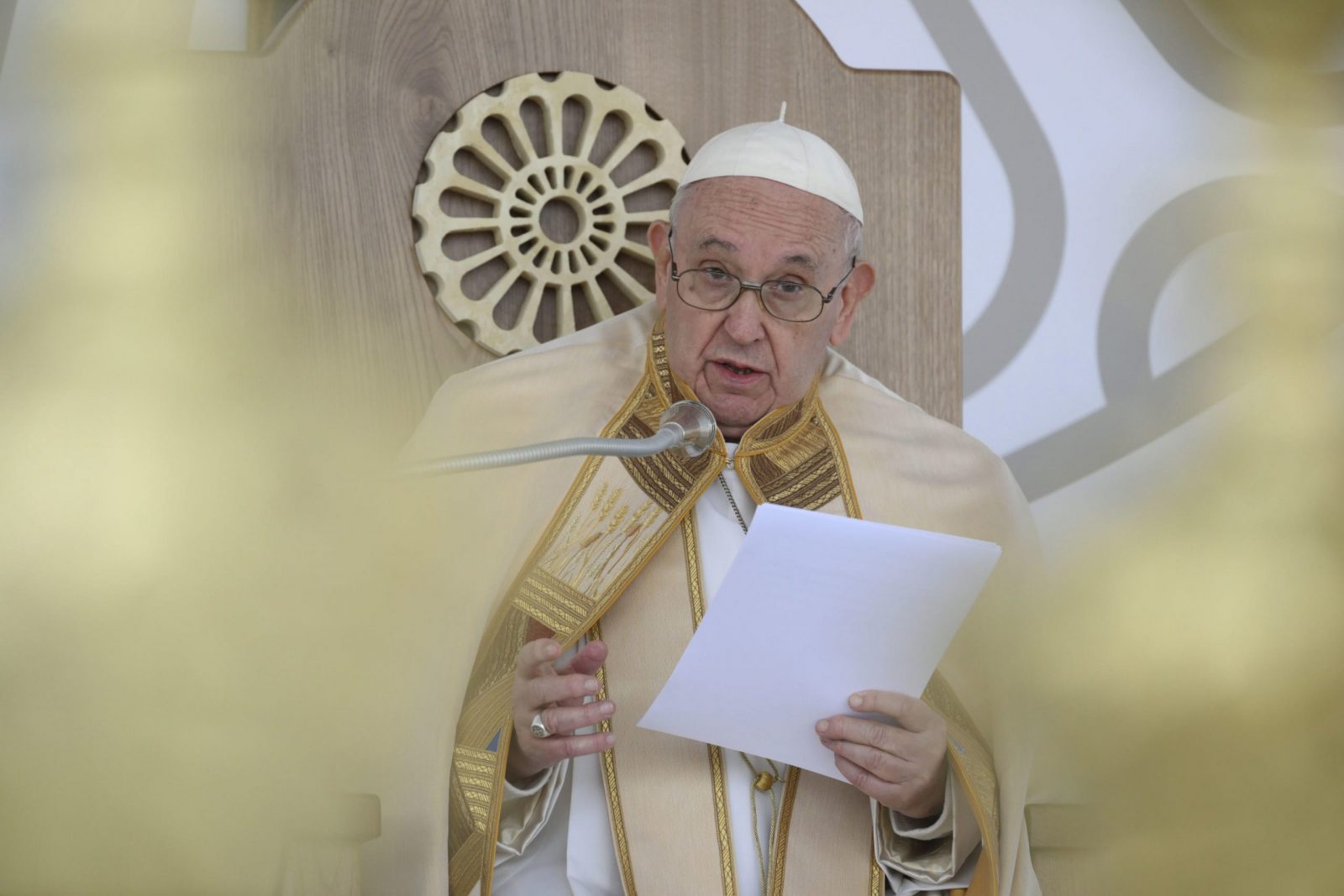 epa10205279 A handout picture provided by the Vatican Media shows Pope Francis speaking as he leads a Holy Mass in Matera, southern Italy, 25 September 2022, at the conclusion of the 27th National Eucharistic Congress.  EPA/VATICAN MEDIA HANDOUT  HANDOUT EDITORIAL USE ONLY/NO SALES
