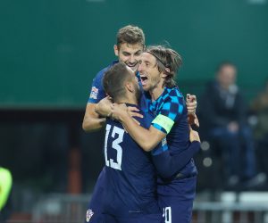 Beč, 25.09.2022 - Utakmica Lige nacija između reprezentacija Austrije i Hrvatske u Beču. Na slici Luka Modrić, Nikola Vlašić, Josip Stanišić slave pogodak koji je postigao Luka Modrić.
foto HINA/ Damir SENČAR/ ds