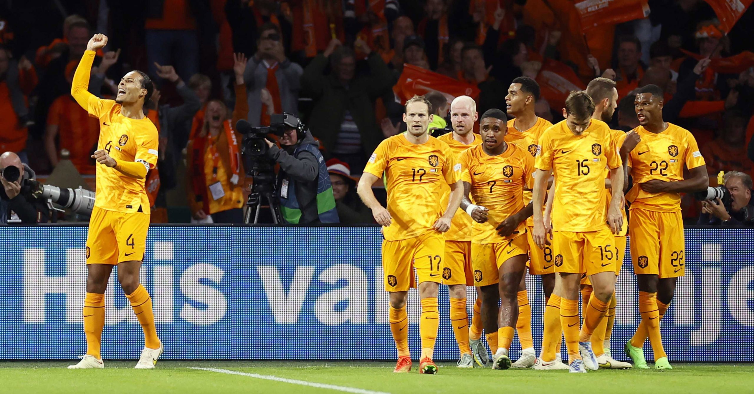 epa10206407 Dutch defender Virgil van Dijk (L) celebrates after scoring the 1-0 goal in the UEFA Nations League match between the Netherlands and Belgium at Johan Cruijff ArenA in Amsterdam, Netherlands, 25 September 2022.  EPA/Koen van Weel