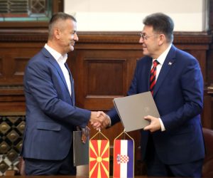 Zagreb, 26.09.2022.- Gospodarski forum Hrvatska - Sjeverna Makedonija, u sklopu programa potpisan je Memorandum o suradnji između HGK i partnerskih gospodarskih komora Sjeverne Makedonije. Na fotografiji Luka Burilović. foto HINA/ Daniel KASAP/ dk