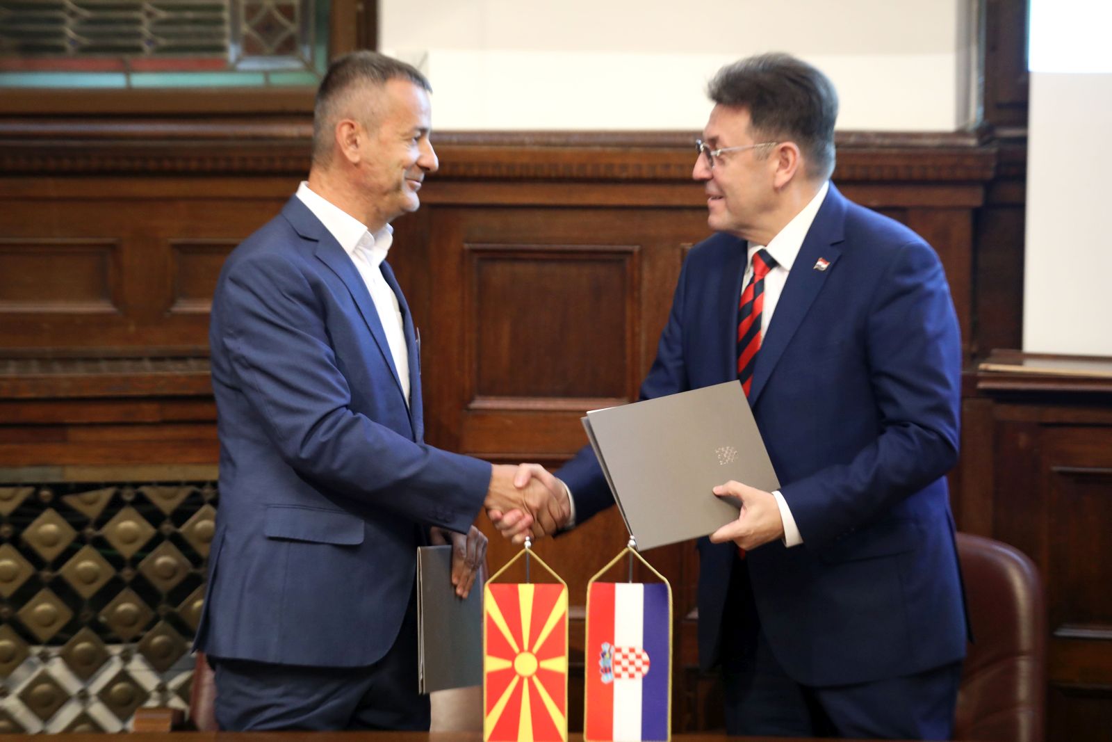 Zagreb, 26.09.2022.- Gospodarski forum Hrvatska - Sjeverna Makedonija, u sklopu programa potpisan je Memorandum o suradnji između HGK i partnerskih gospodarskih komora Sjeverne Makedonije. Na fotografiji Luka Burilović. foto HINA/ Daniel KASAP/ dk