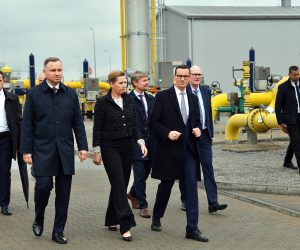 epa10209139 Polish President Andrzej Duda (L), Polish Prime Minister Mateusz Morawiecki (R) and Danish Prime Minister Mette Frederiksen (C) participates in the official opening of the 'Baltic Pipe' gas pipeline on the premises of the gas compressor station in the vicinity of Budno near Goleniow, Poland, 27 September 2022. The Baltic Pipe gas pipeline is to create a new route of natural gas supplies from Norway to the Danish and Polish markets as well as to end users in neighboring countries.  EPA/MARCIN BIELECKI POLAND OUT