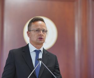 01.07.2022., Banja Luka, Bosna i Hercegovina - Madjarski ministar vanjskih poslova i trgovine Peter Szijjarto na konferenciji za medije nakon sastanka sa srpskim clanom Predsjednistva BiH Miloradom Dodikom u Administrativnom centru Vlade RS.   Photo: Dejan Rakita/PIXSELL