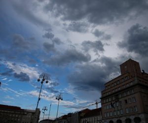 01.08.2022., Zagreb - 
Tmurno nebo nad centrom Zagreba.
 Photo: Ivan Skrinjar/PIXSELL
