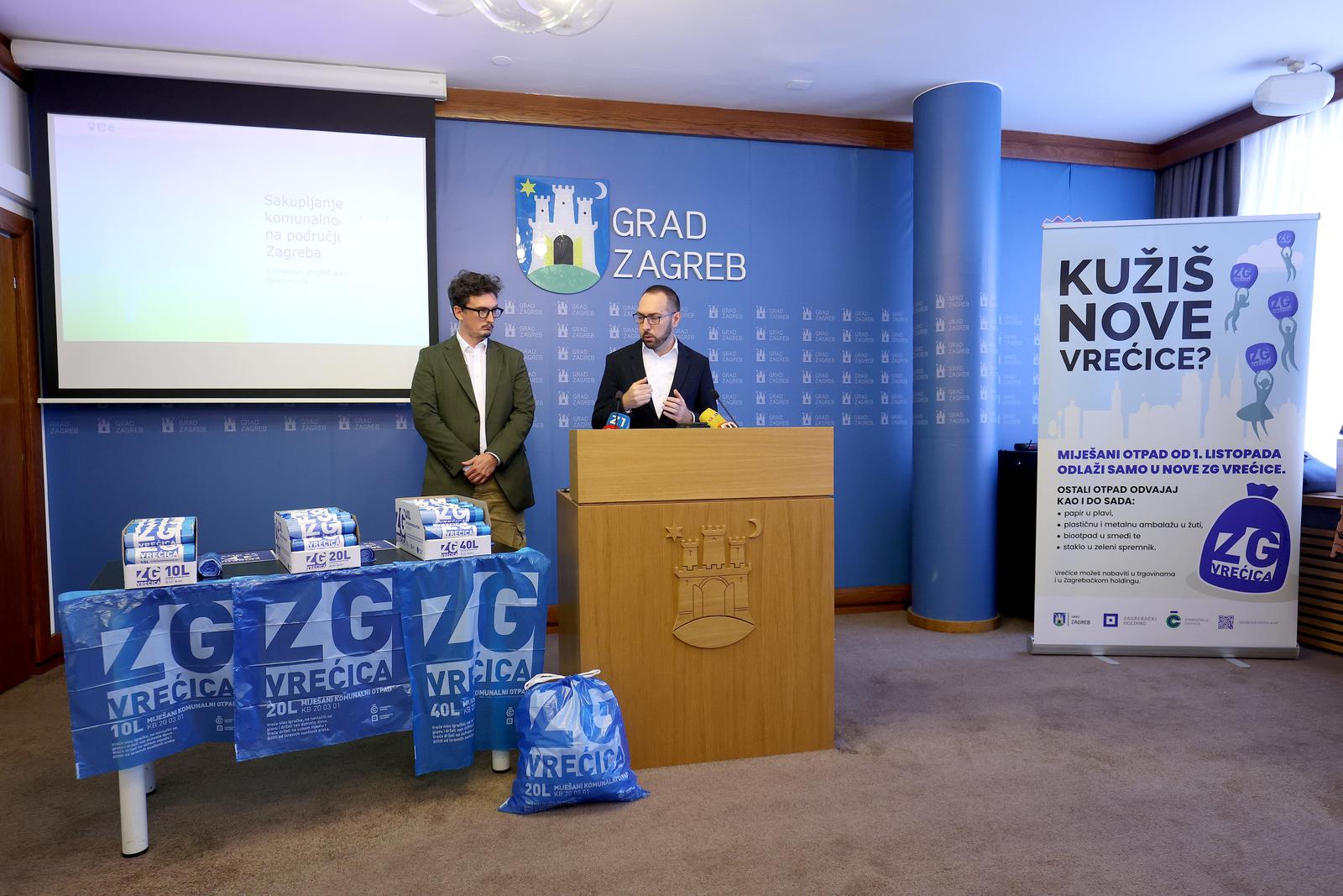 01.09.2022., Zagreb - Gradonacelnik Grada Zagreba Tomislav Tomasevic te predstavnici Zagrebackog holdinga - podruznice Cistoca predstavili su pripremne aktivnosti vezane za uvodjenje novog modela prikupljanja mijesanog komunalnog otpada.  Tomislav Tomasevic i Davor Vic, voditelj Podruznice Cistoca.  Photo: Igor Kralj/PIXSELL