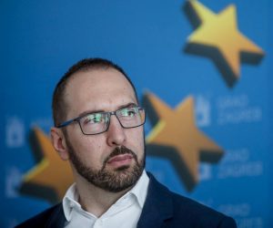 02.09.2022., Zagreb - Konferencija za medije na kojoj su gradonacelnik Grada Zagreba Tomislav Tomasevic i ravnatelj Instituta za drustvena istrazivanja u Zagrebu Boris Jokic te gradski procelnik za obrazovanje Luka Juros predstavili novosti vezane za uvodjenje izbornog predmeta "Skola i zajednica" u novoj nastavnoj godini.  Photo: Slavko Midzor/PIXSELL