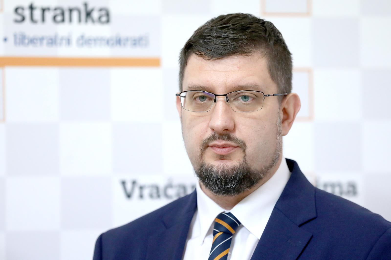 02.09.2022., Zagreb - U sjedistu stranke odrzana je konferencija za medije HNS-a povodom predstavljanja stranackih mjera za ocuvanje standarda gradjana i pomoc gospodarstvu. O mjerama su govorili predsjednik HNS-a Stjepan Curaj; saborski zastupnik HNS-a Predrag Stromar i koordinator HNS-ovog Odbora za gospodarstvo Ivan Herak.  Photo: Patrik Macek/PIXSELL