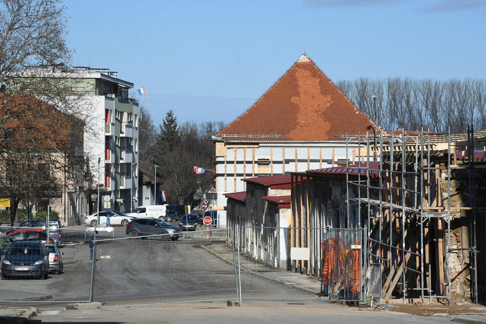 03.02.2022., Petrinja - Jos uvijek dosta rusevnih kuca podsjecaju na razorni potres koji je 29.prosinca 2020.pogodio grad. Photo: Nikola Cutuk/PIXSELL