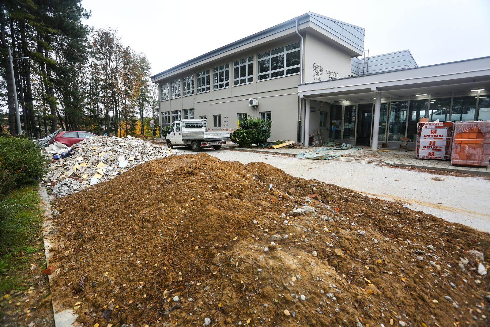 04.11.2020., Zagreb - Osnovna skola Vugrovec u Ulici Augusta Seno28 u Vugrovcu Donjem. Photo: Marin Tironi/PIXSELL