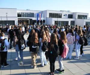 05.09.2022., Koprivnica - Skole diljem Hrvatske iznova su otvorila svoja vrata pa su skolarci ponovno sjeli u svoje klupe, a isto je vrijedilo i za polaznike novoizgradjene skole Podolice. Photo: Damir Spehar/PIXSELL