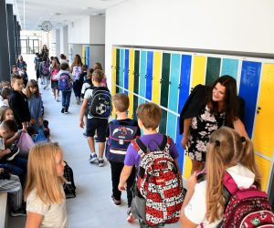 05.09.2022., Koprivnica - Skole diljem Hrvatske iznova su otvorila svoja vrata pa su skolarci ponovno sjeli u svoje klupe, a isto je vrijedilo i za polaznike novoizgradjene skole Podolice. Photo: Damir Spehar/PIXSELL