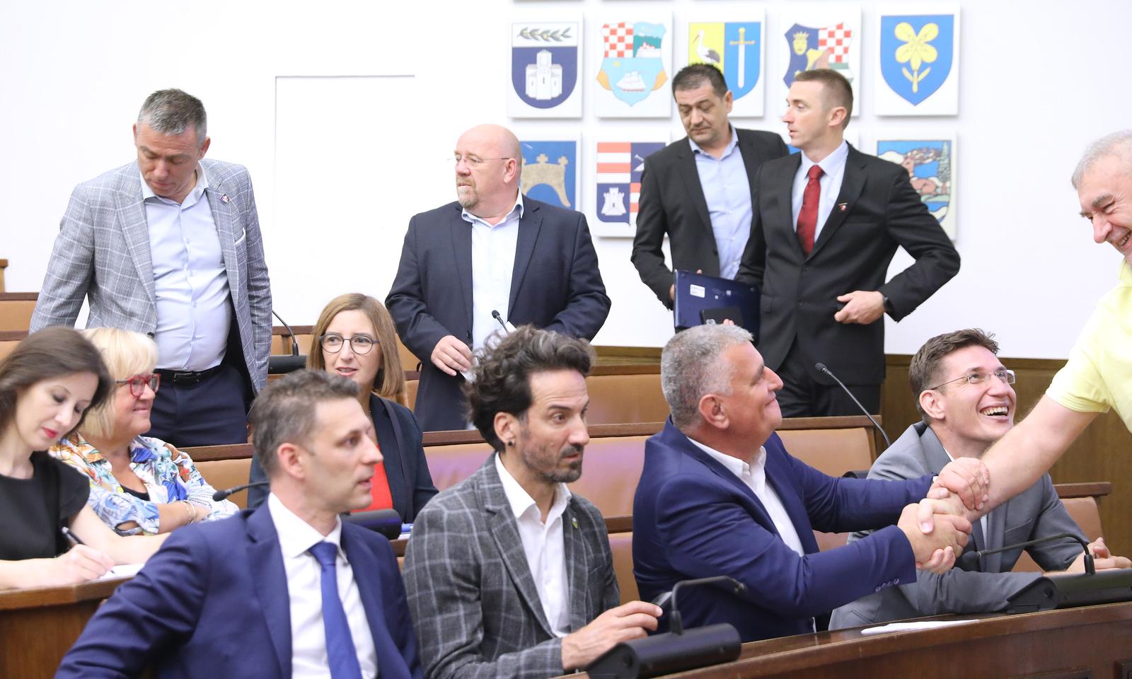 06.09.2022., Zagreb - Nakon sto nisu uspjeli nemetnuti izvanrednu sjednicu Sabora, klubovi zastupnika oporbenih stranka odrzavaju zajednicku sjednicu, na kojoj ce dogovoriti zajednicko djelovanje vezano uz aferu izvlacenja novca iz INA-e. 
Photo: Patrik Macek/PIXSELL Photo: Patrik Macek/PIXSELL